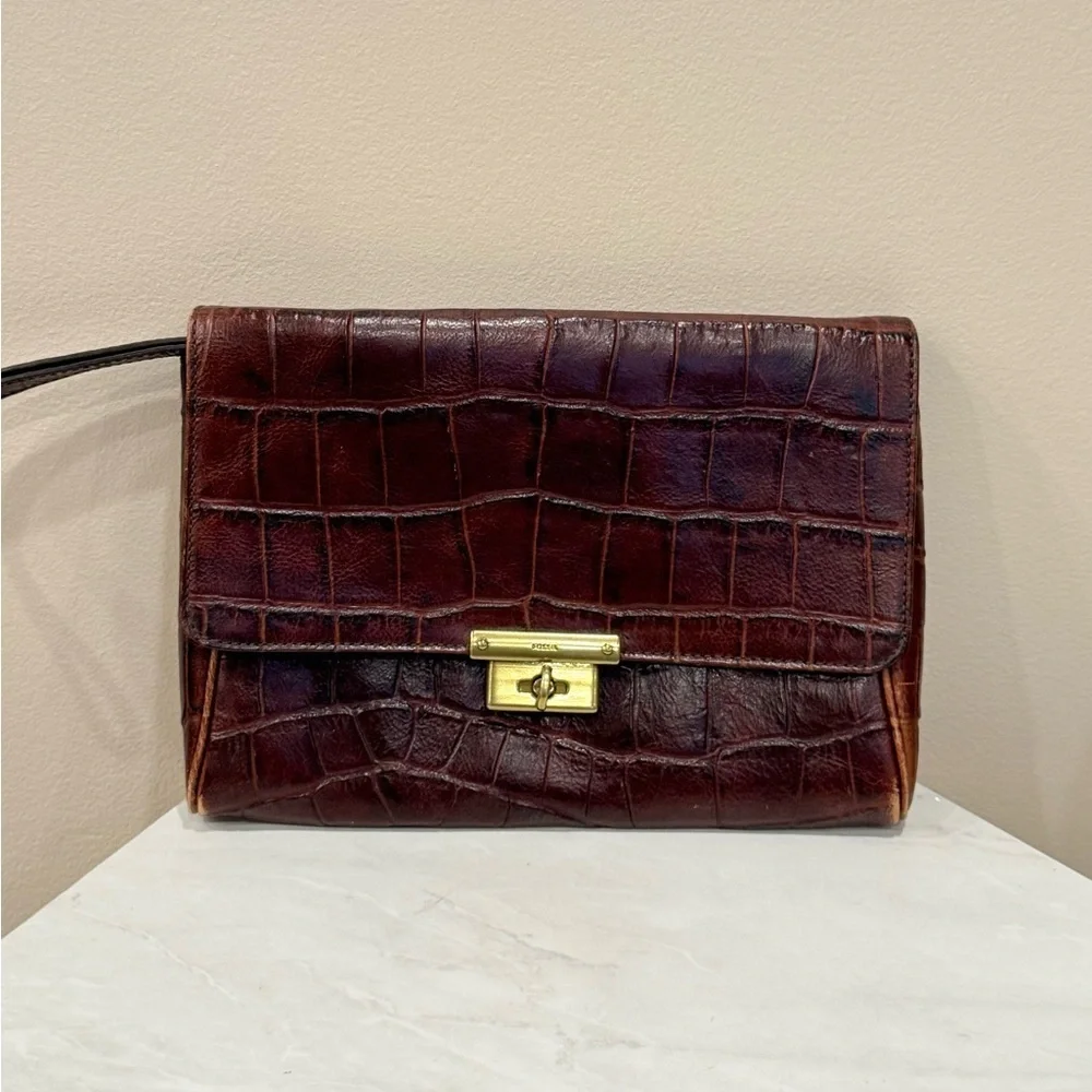 🔥Fossil Brown Crocodile-Embossed Clutch EUC🔥